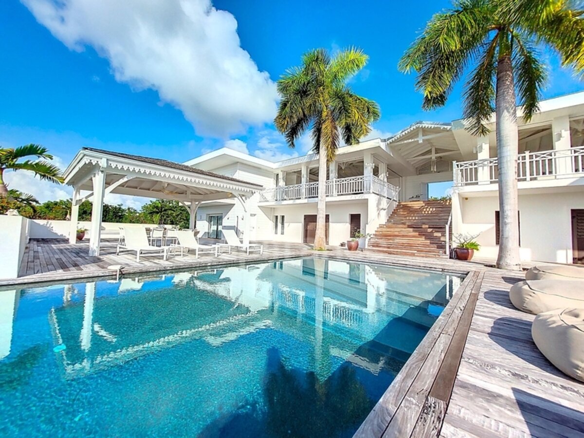 6 Bedroom Villa With Sea View And Caretaker'S House On