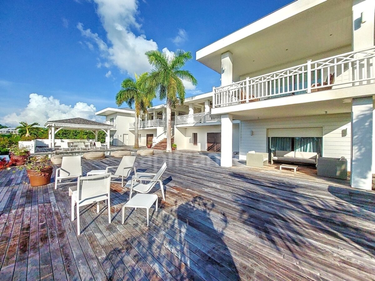 6 Bedroom Villa With Sea View And Caretaker'S House On