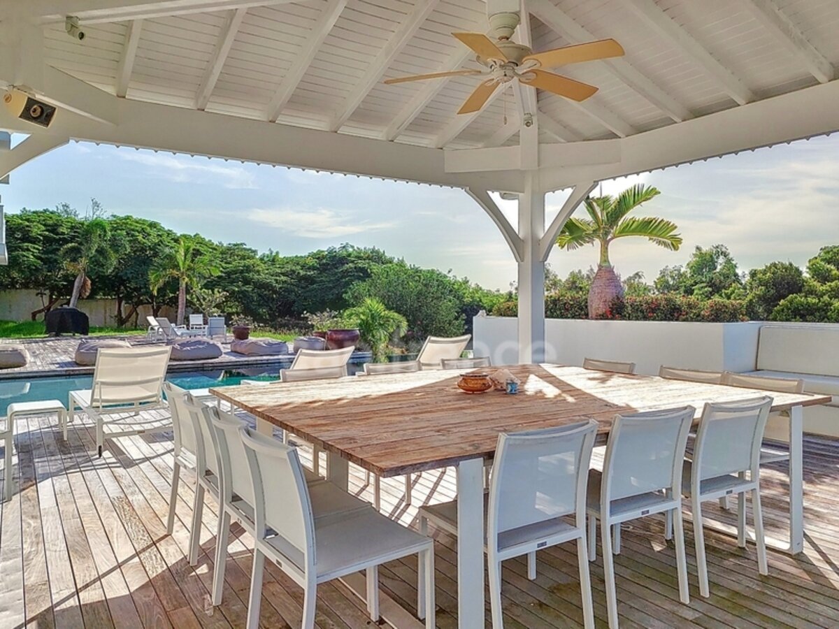 6 Bedroom Villa With Sea View And Caretaker'S House On