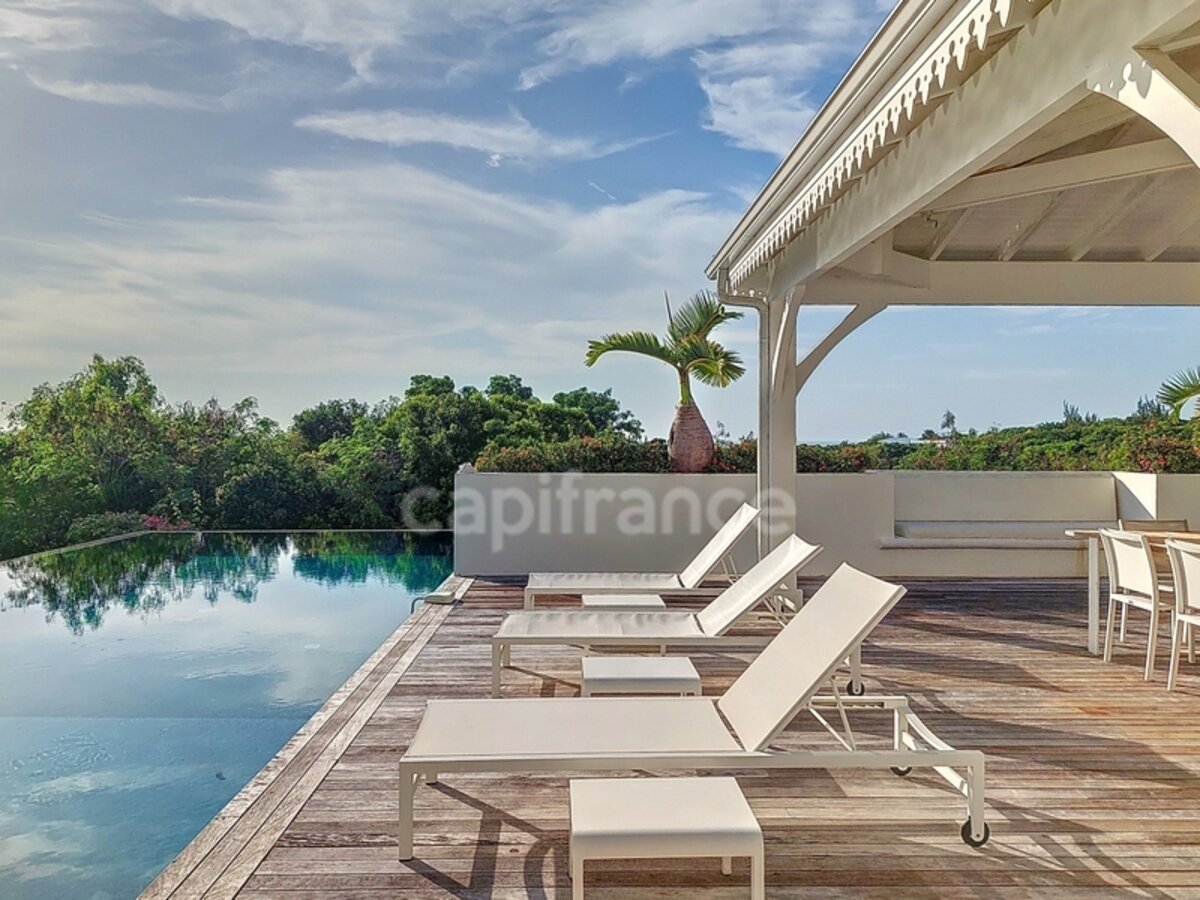 6 Bedroom Villa With Sea View And Caretaker'S House On