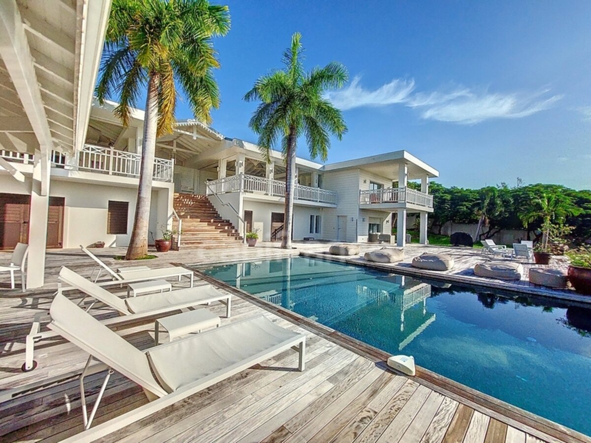 6 Bedroom Villa With Sea View And Caretaker'S House On