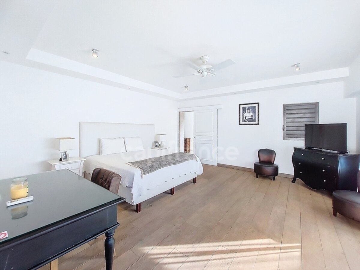 6 Bedroom Villa With Sea View And Caretaker'S House On