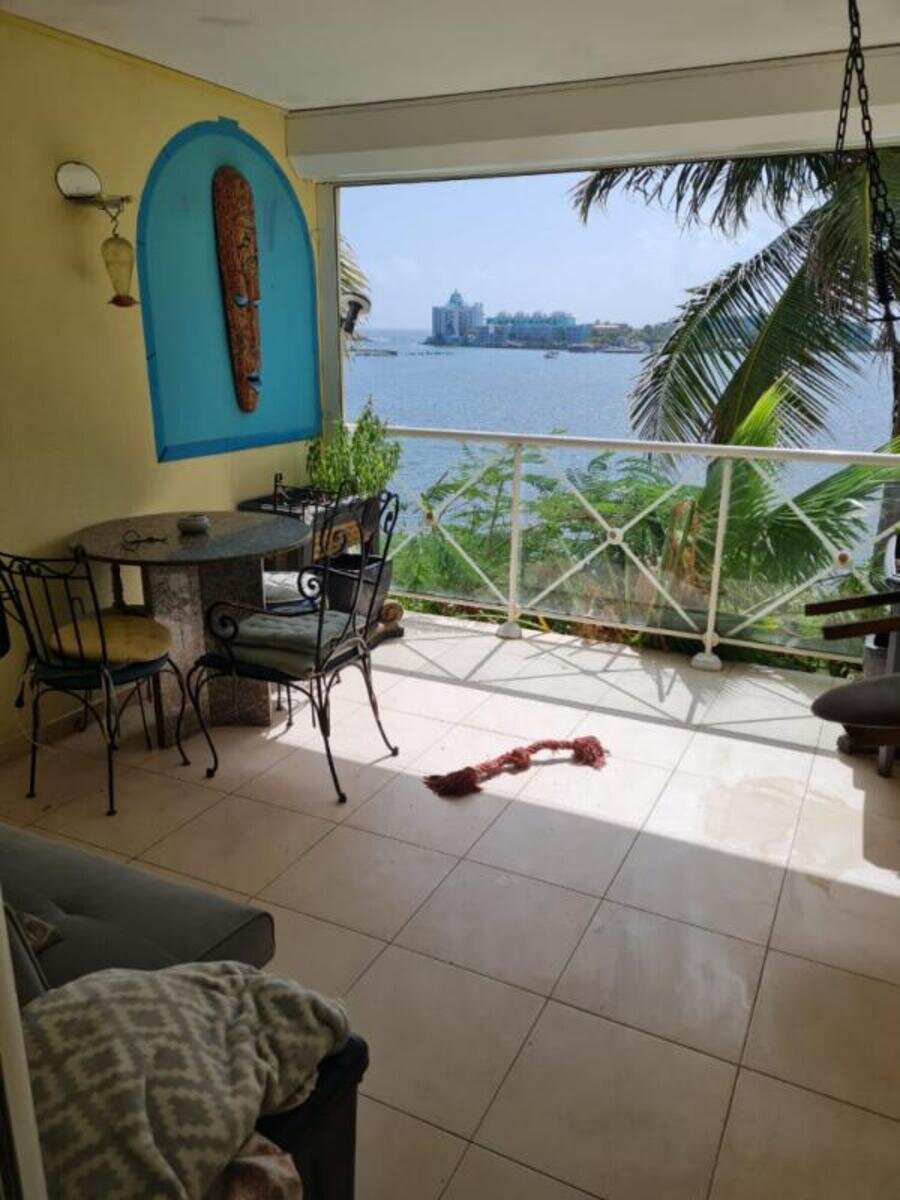 Sous promesse de ...Oyster Pond...Vue lagon magnifique