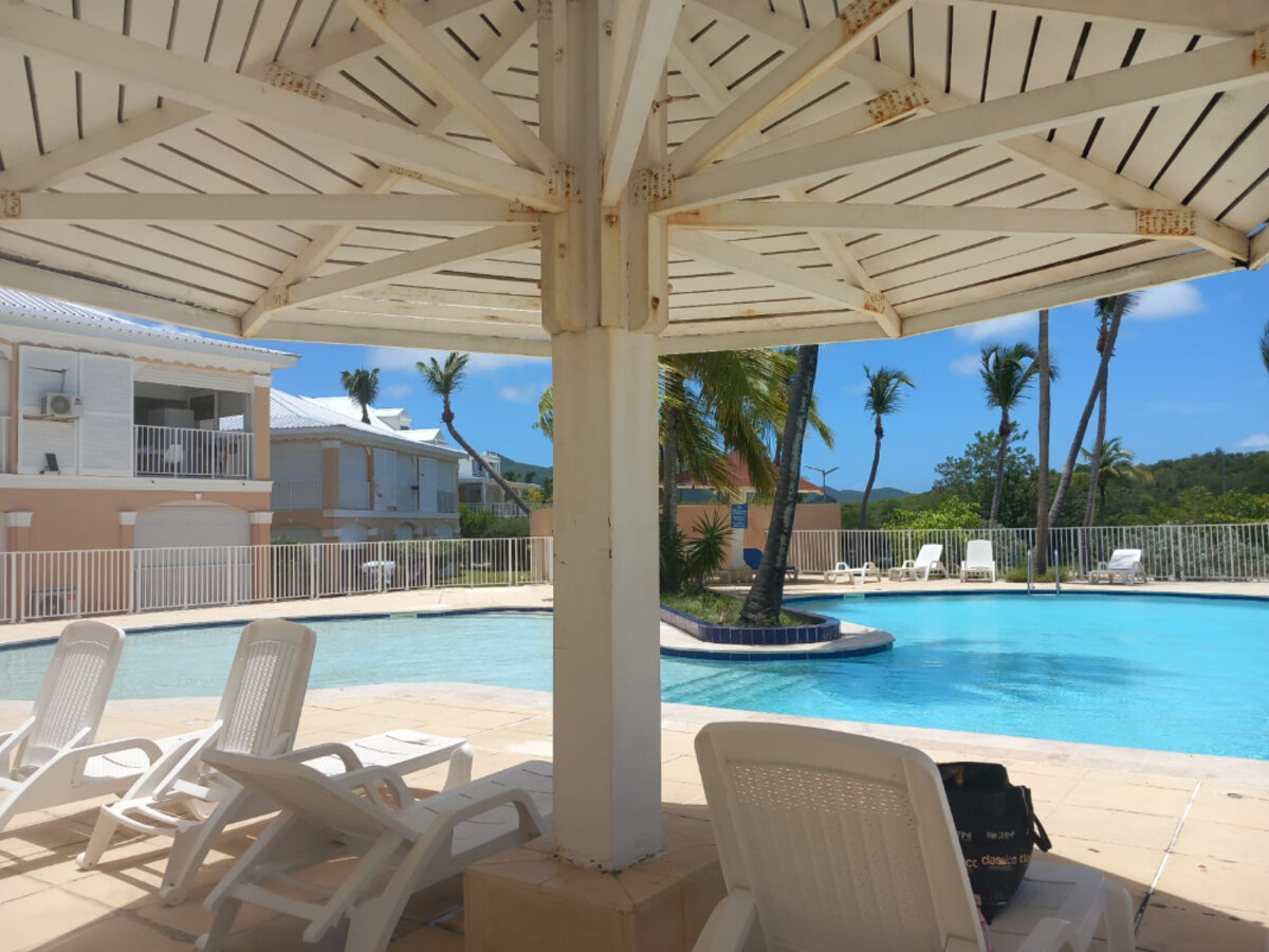 Studio Flamboyant on the beach.