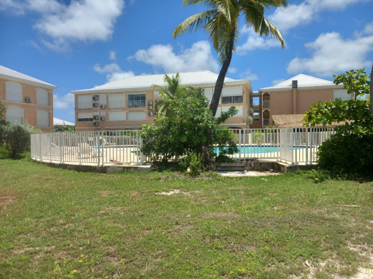 Studio Flamboyant on the beach.