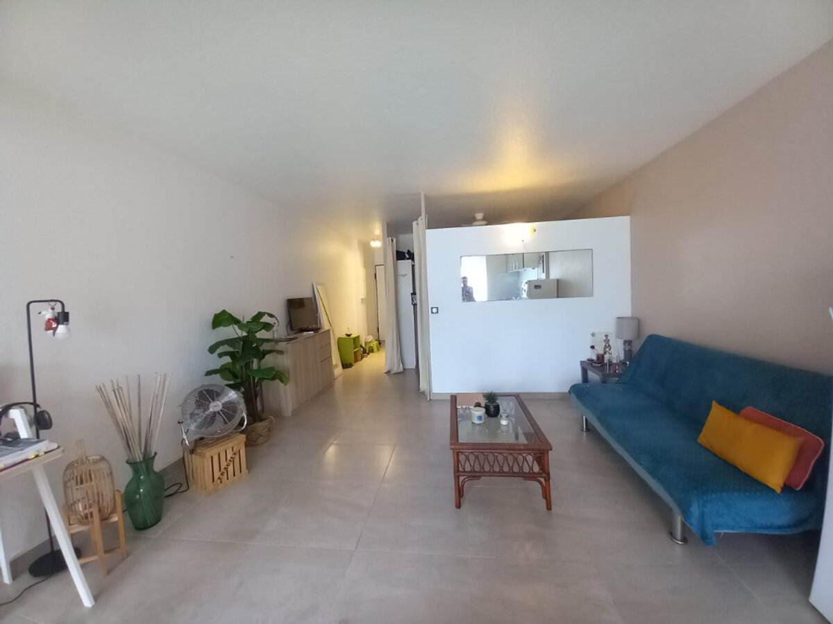 Studio Flamboyant on the beach.