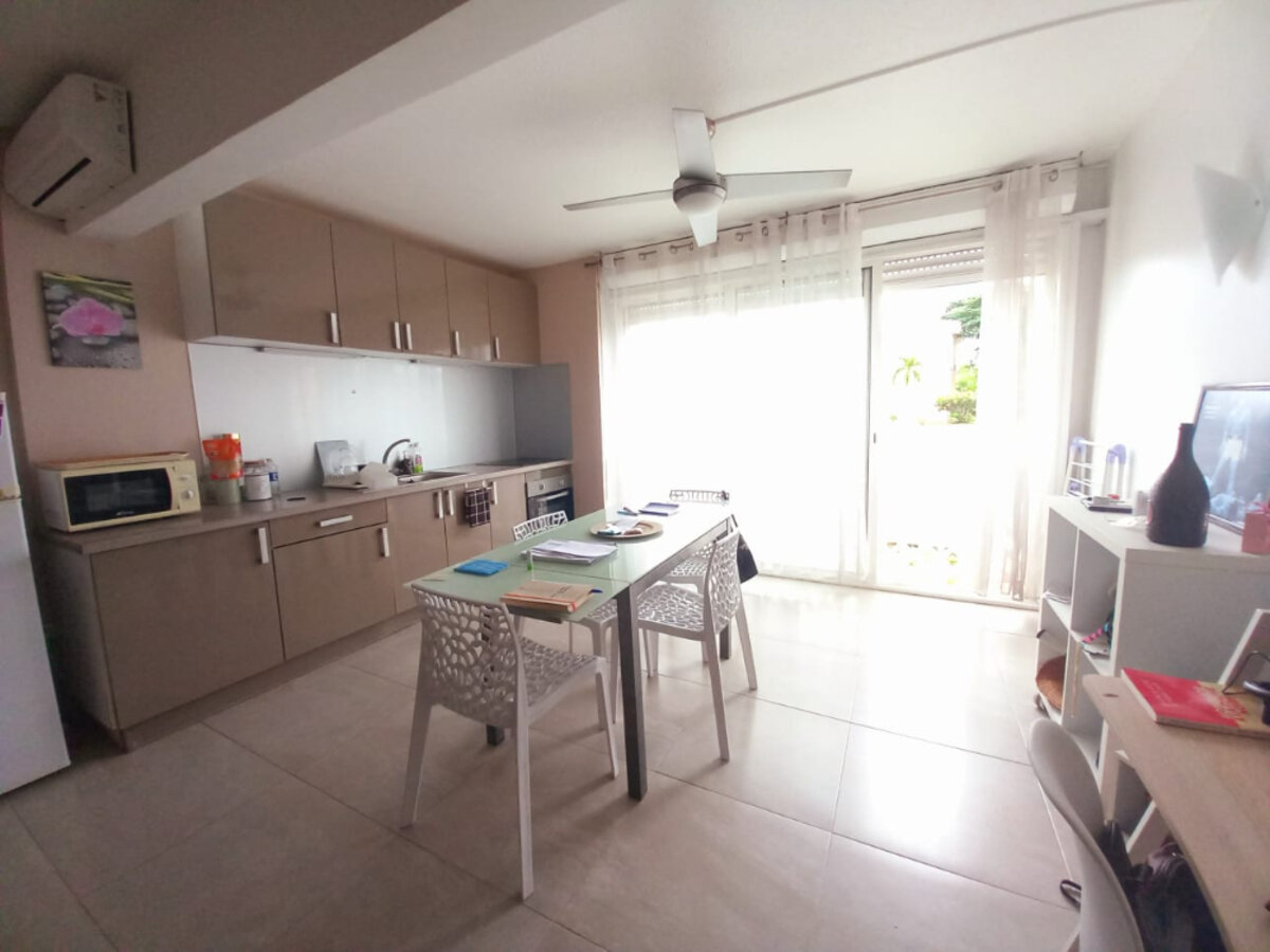 Studio Flamboyant on the beach.