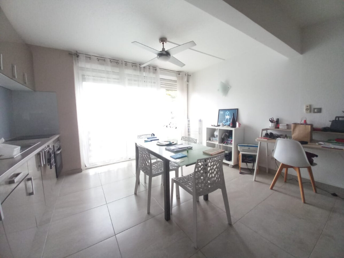 Studio Flamboyant on the beach.