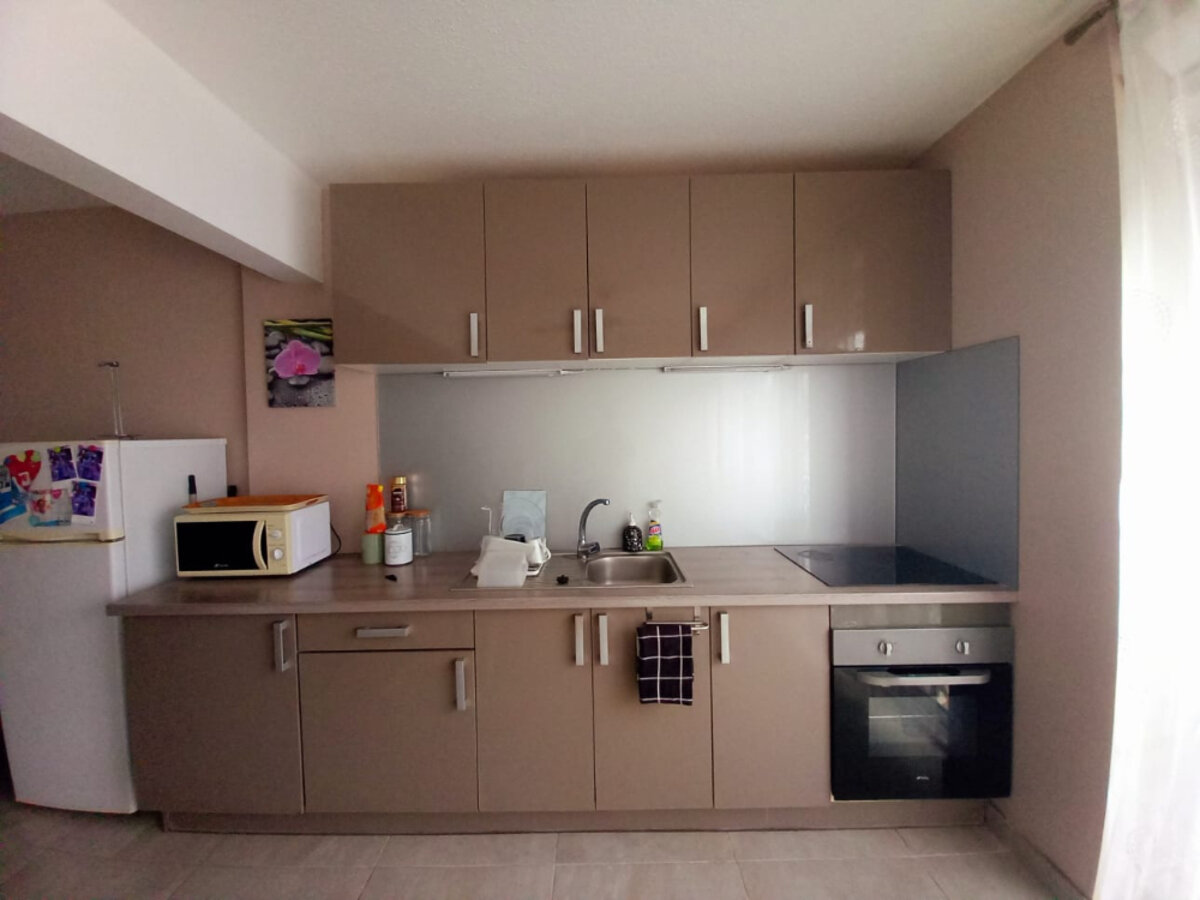 Studio Flamboyant on the beach.