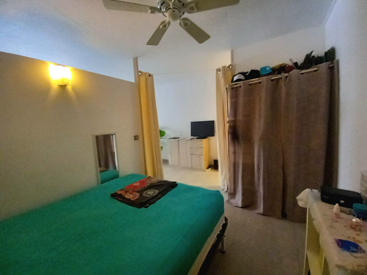 Studio Flamboyant on the beach.