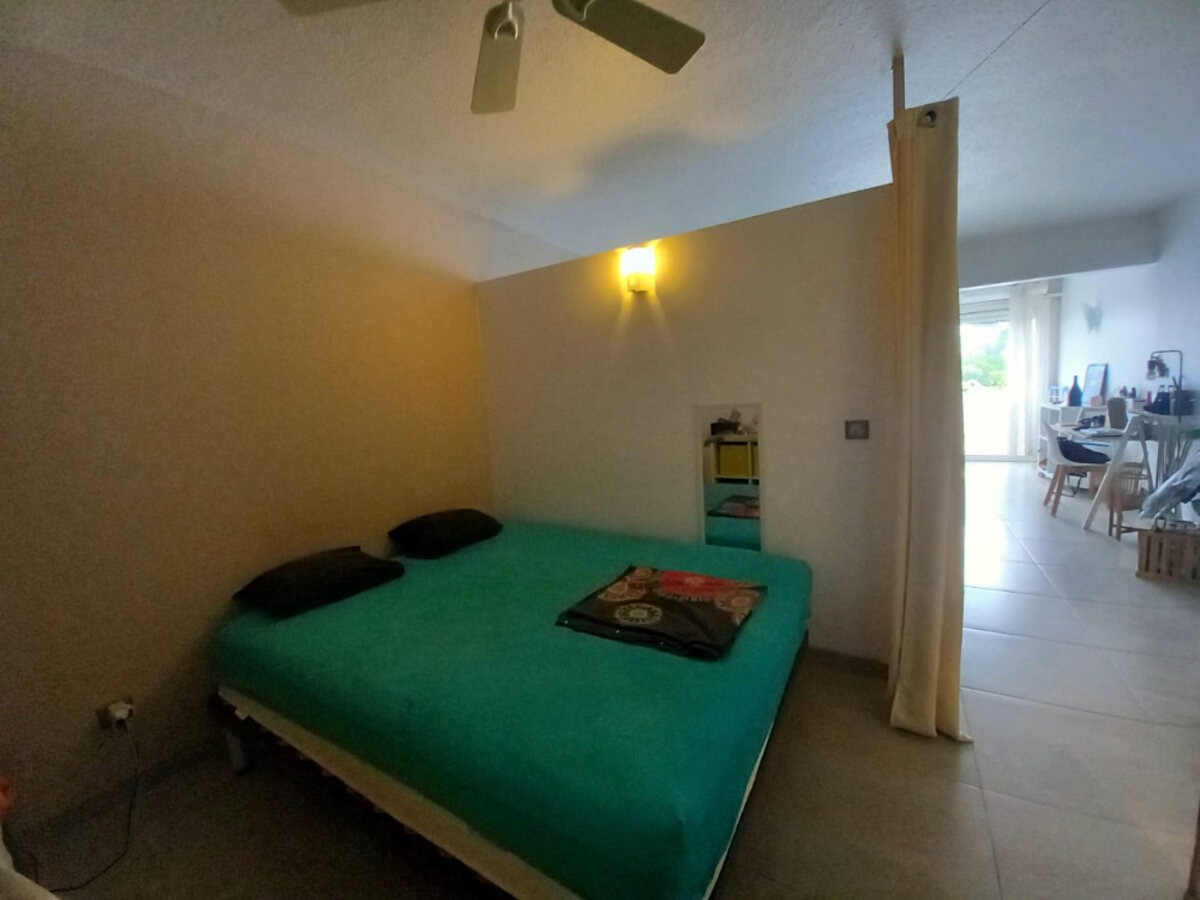 Studio Flamboyant on the beach.