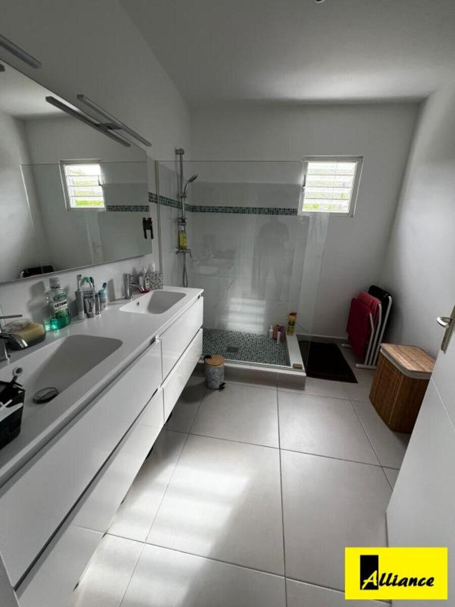 Recent villa with private swimming pool and garden on the