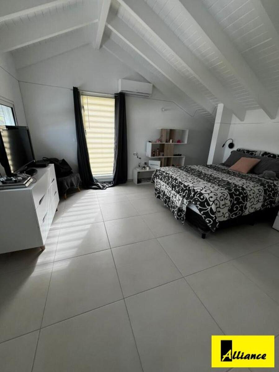 Recent villa with private swimming pool and garden on the