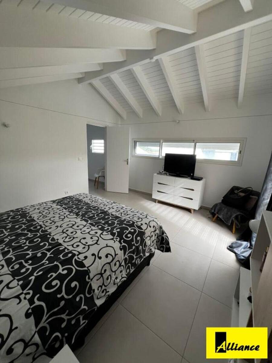 Recent villa with private swimming pool and garden on the