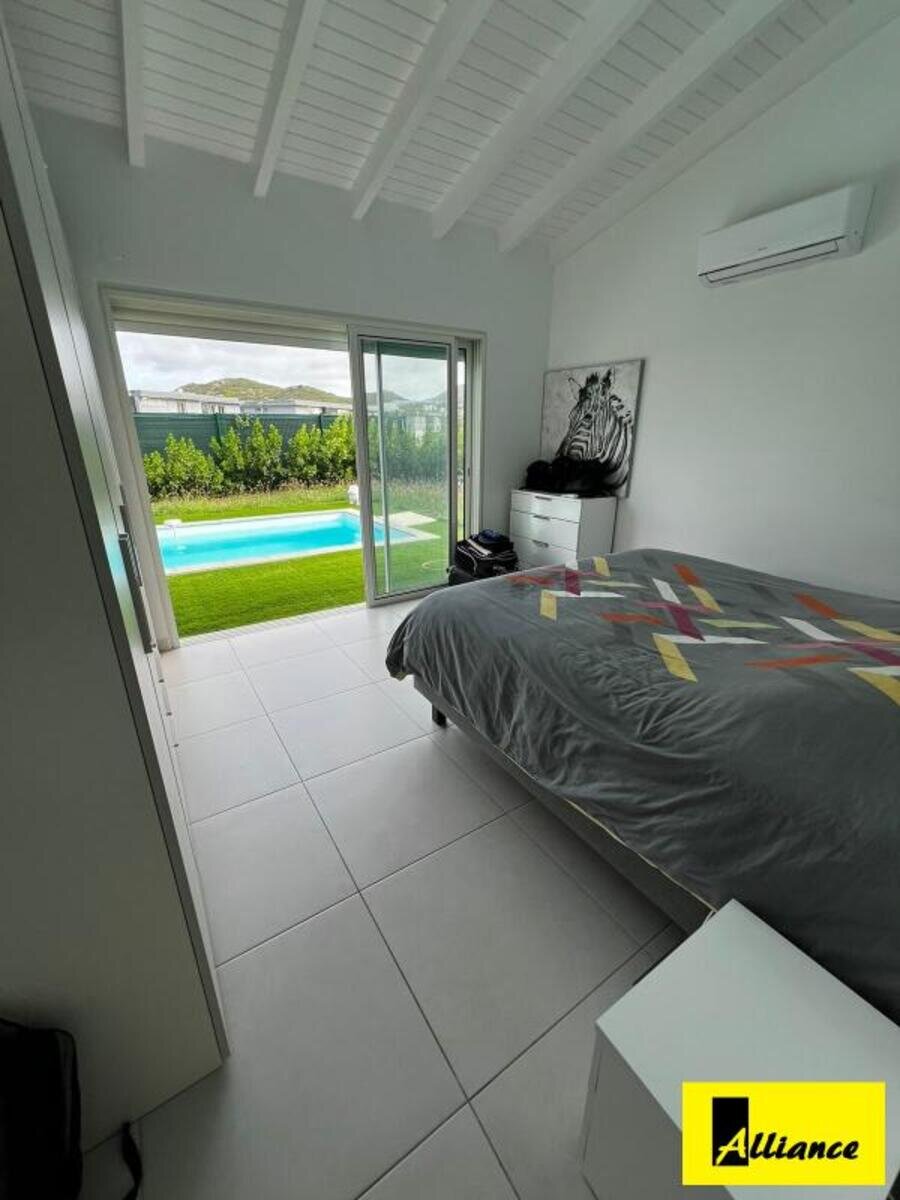 Recent villa with private swimming pool and garden on the