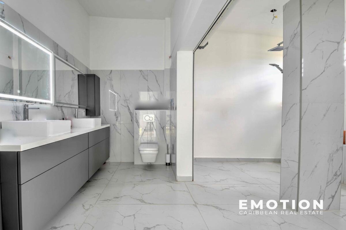 Villa T5 And An Apartment - 640 m2