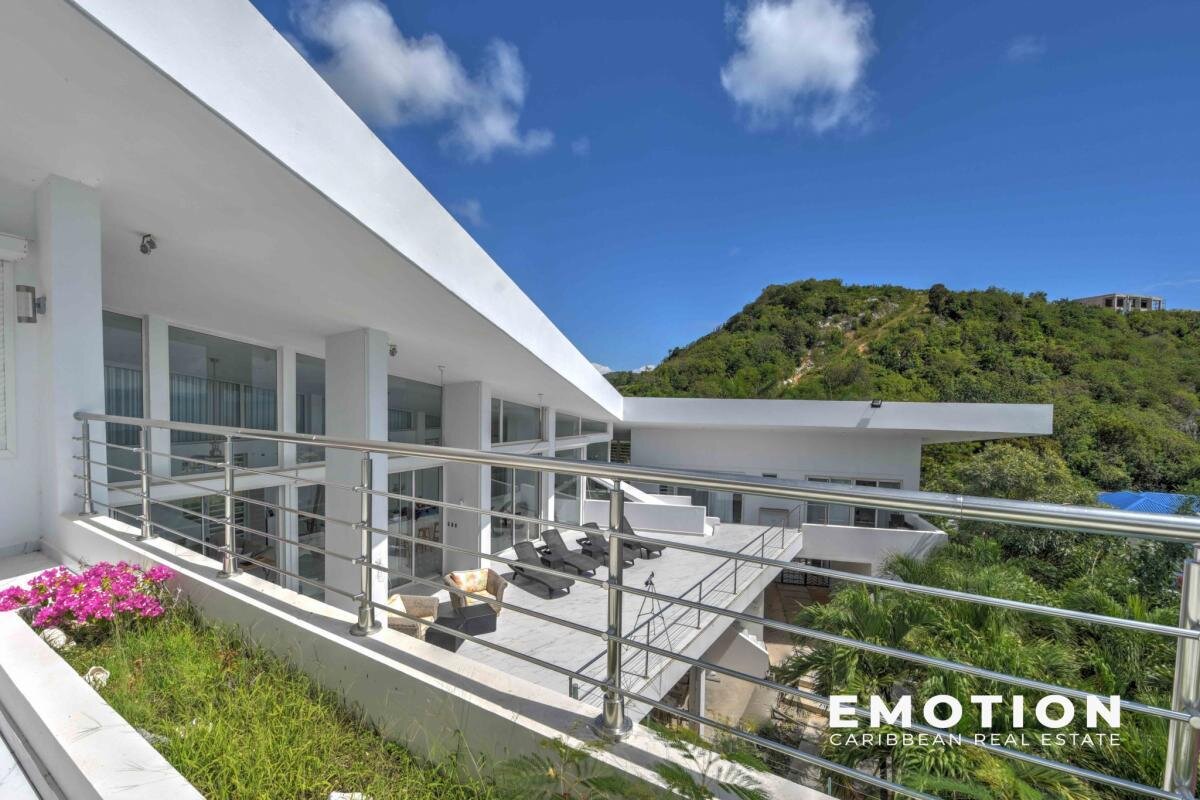 Villa T5 And An Apartment - 640 m2