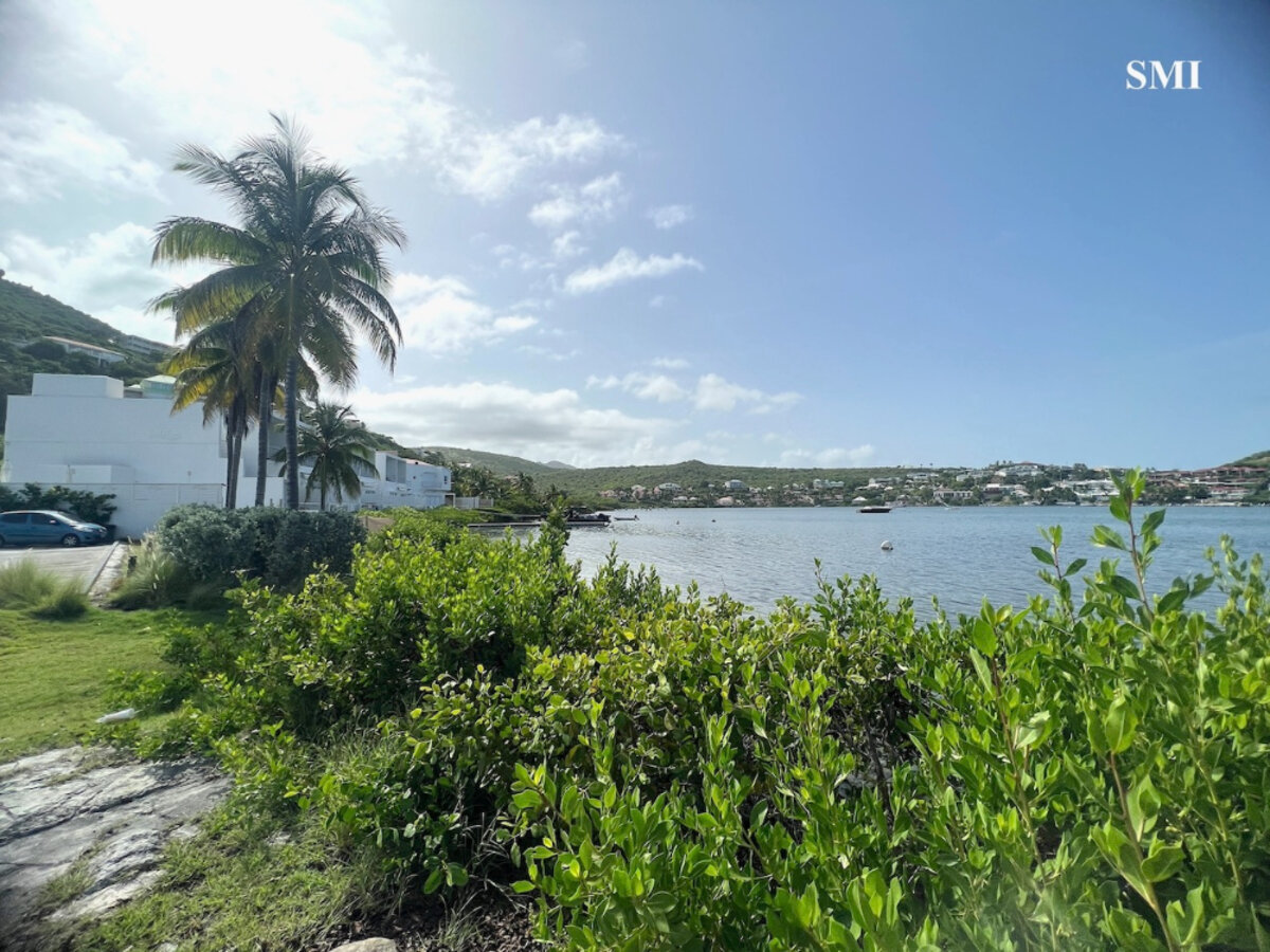 Waterfront 2 Br 2B baths Oyster Pond St. Maarten