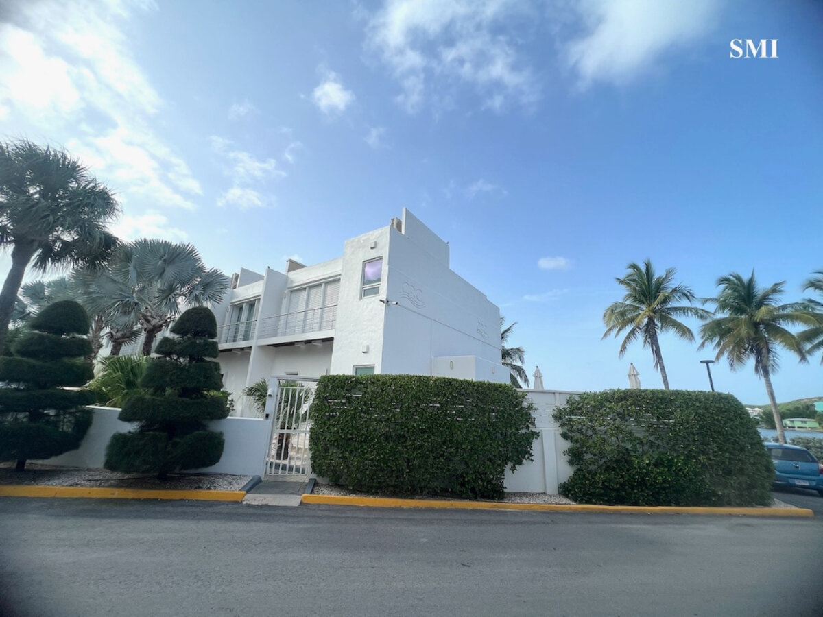 Waterfront 2 Br 2B baths Oyster Pond St. Maarten