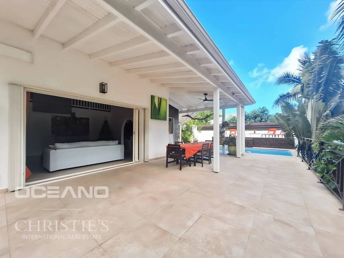Stunning 4-Bedroom Villa on Spacious Plot - Orient Bay