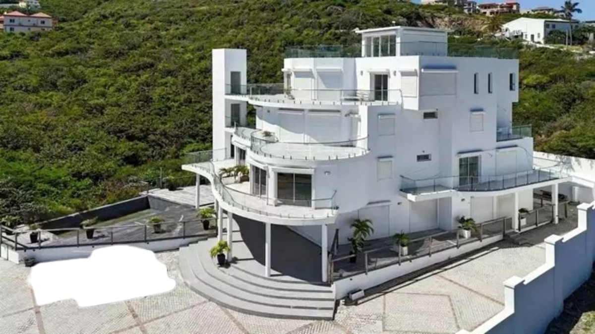 High-Yield Investment with 11-Unit Apart Complex