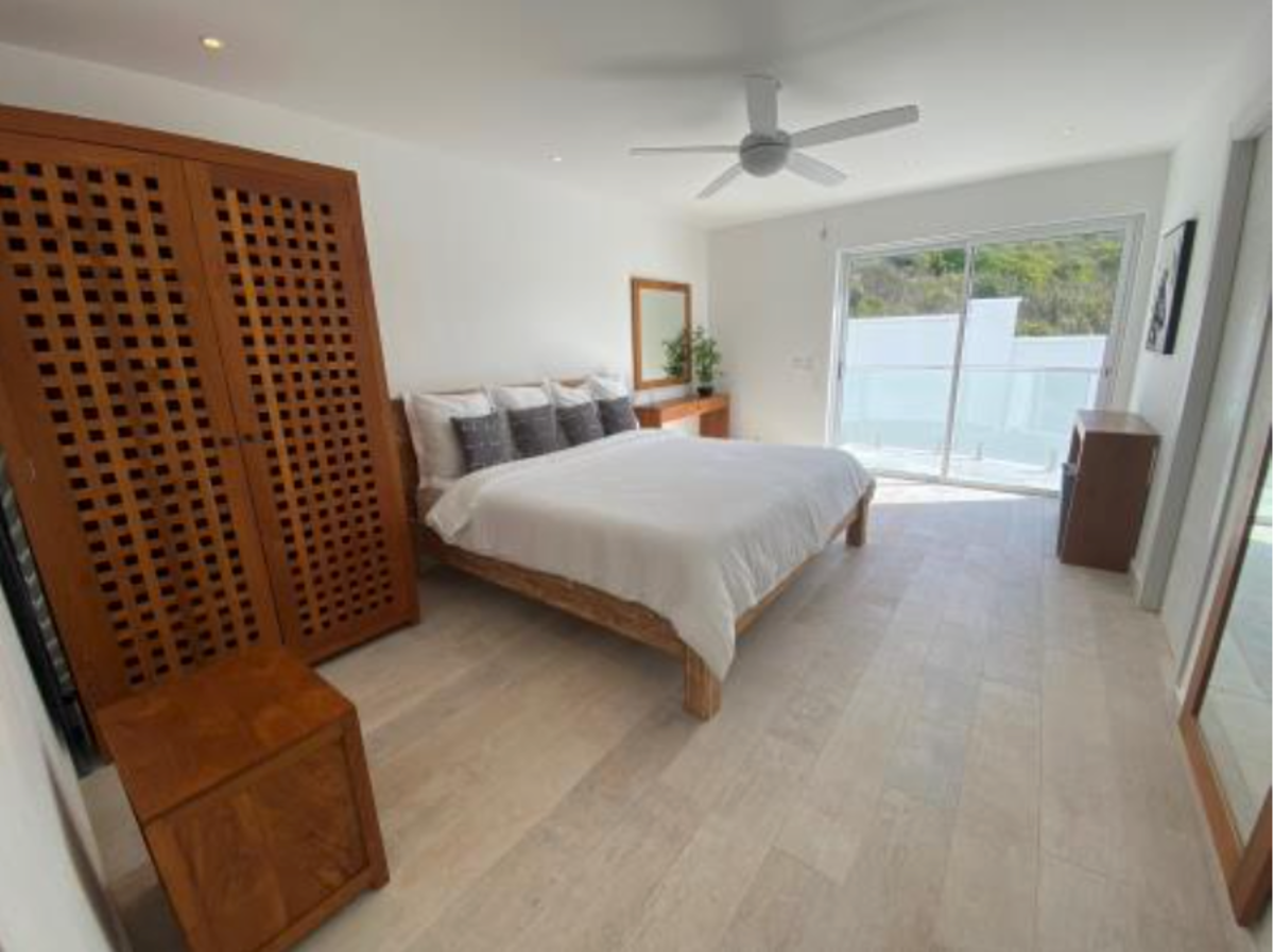 High-Yield Investment with 11-Unit Apart Complex