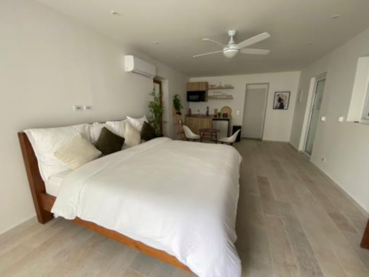 High-Yield Investment with 11-Unit Apart Complex