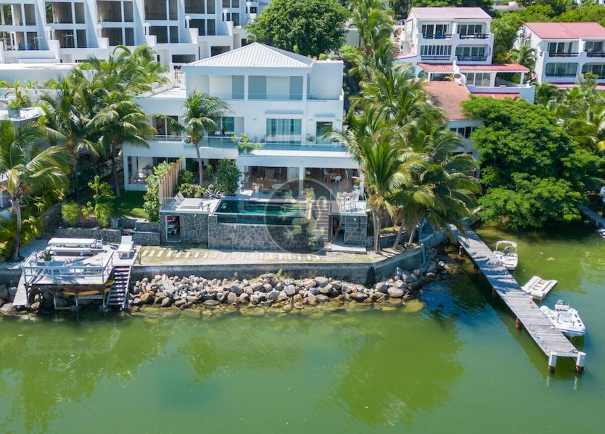 Villa Sunrise Blue Lagoon Luxurious Waterfront