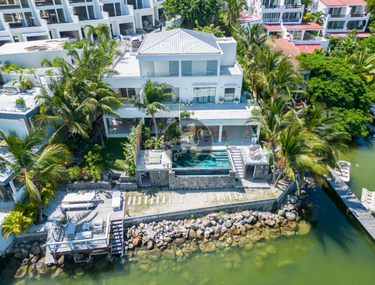 Villa Sunrise Blue Lagoon Luxurious Waterfront