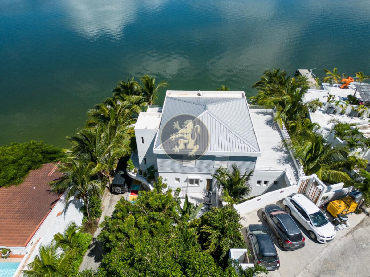 Villa Sunrise Blue Lagoon Luxurious Waterfront