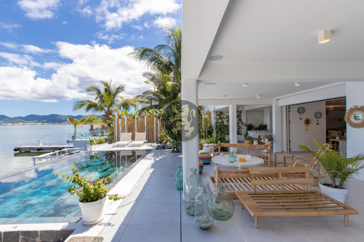 Villa Sunrise Blue Lagoon Luxurious Waterfront