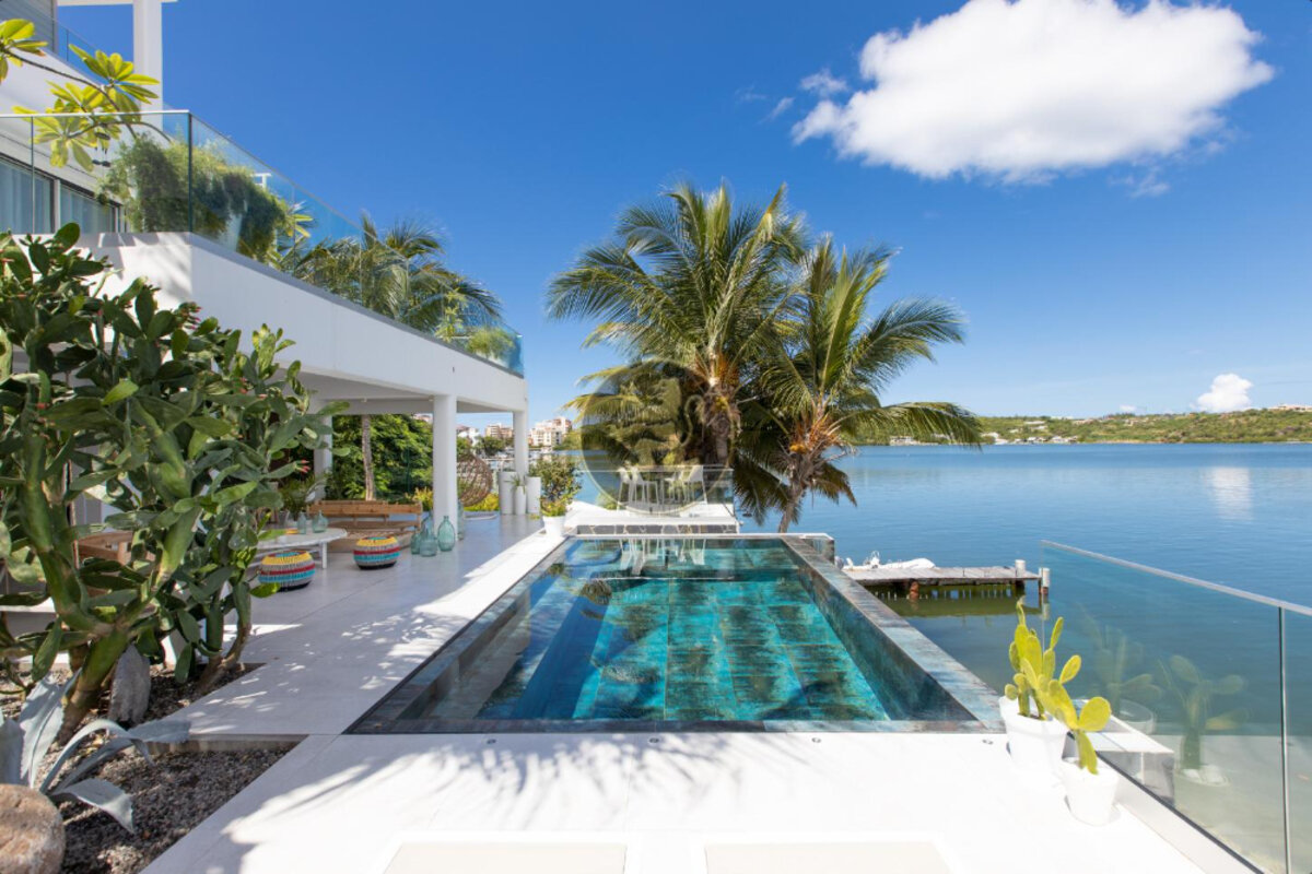 Villa Sunrise Blue Lagoon Luxurious Waterfront