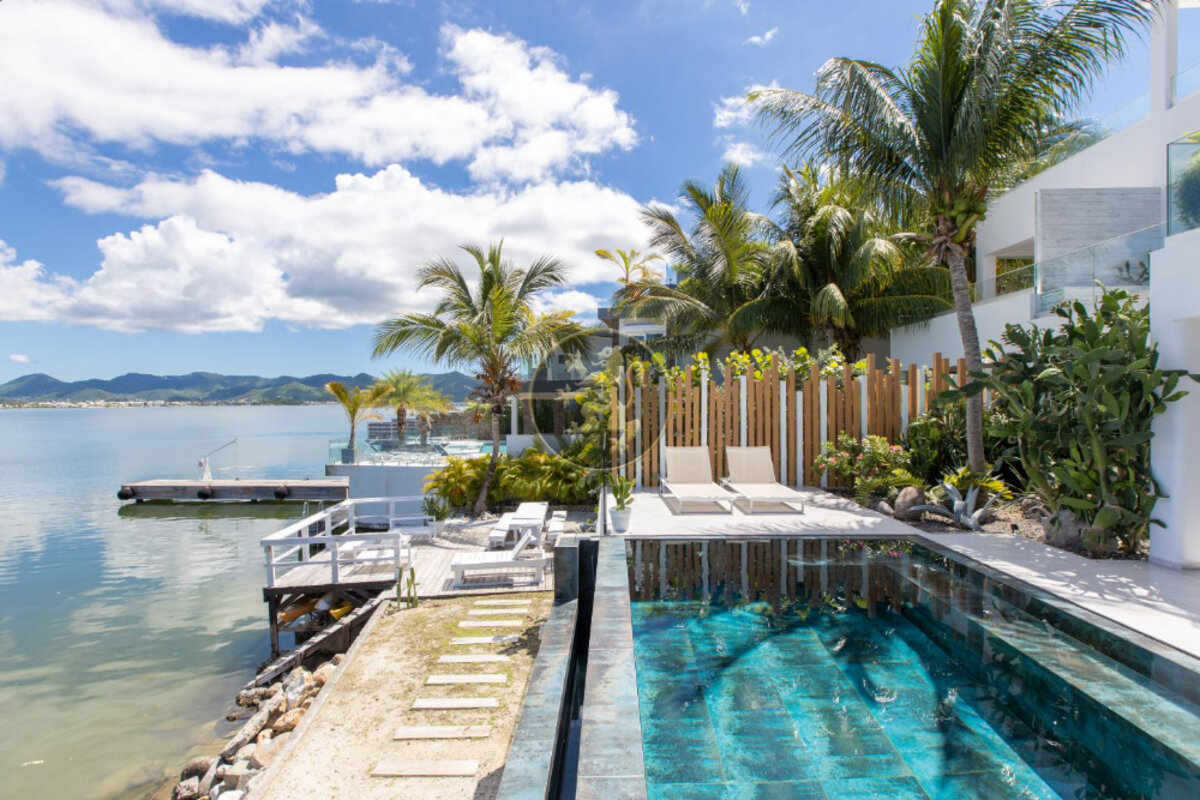 Villa Sunrise Blue Lagoon Luxurious Waterfront