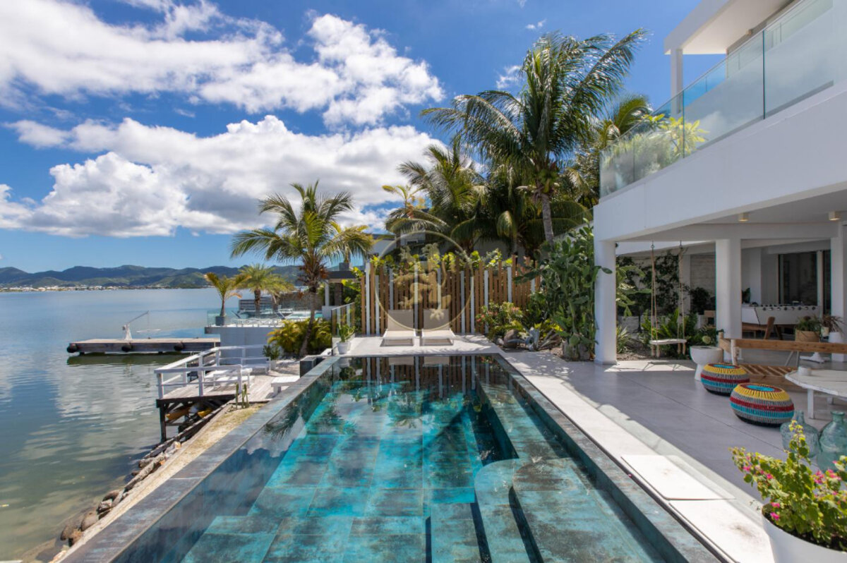 Villa Sunrise Blue Lagoon Luxurious Waterfront