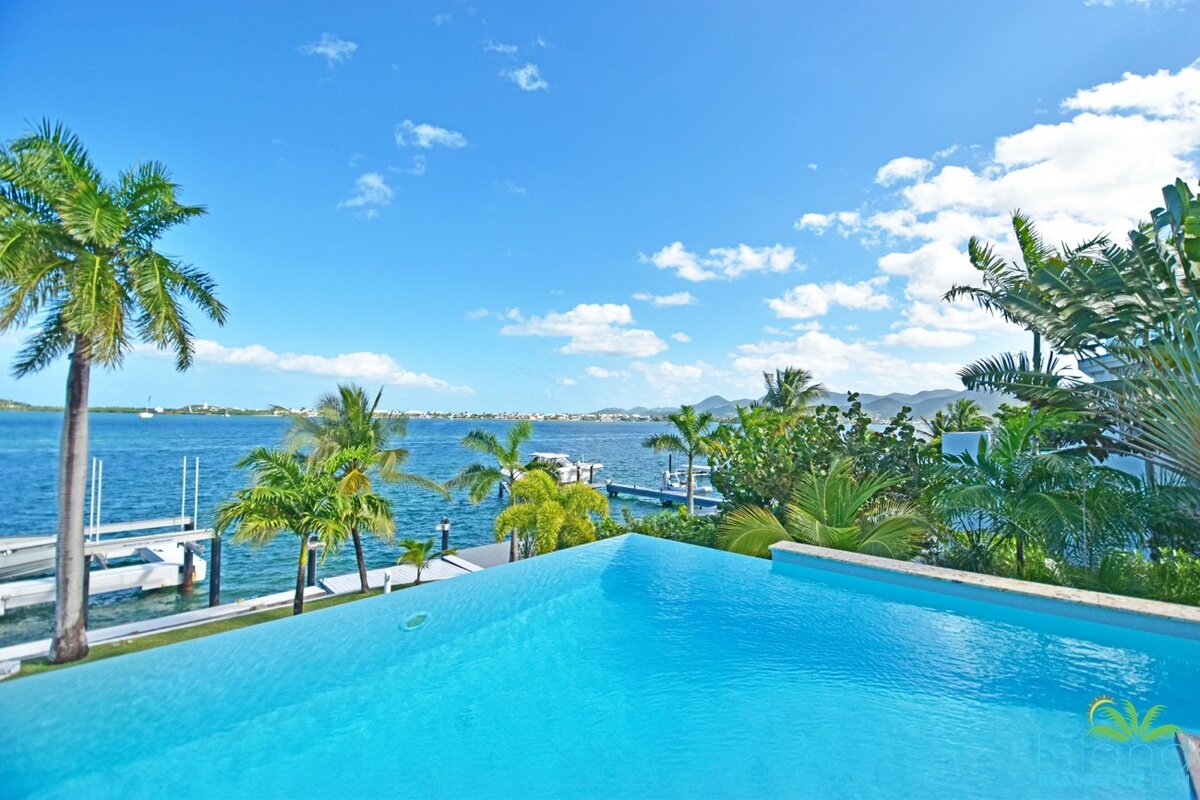 5 Bedroom Waterfront Villa + Private Boatdock