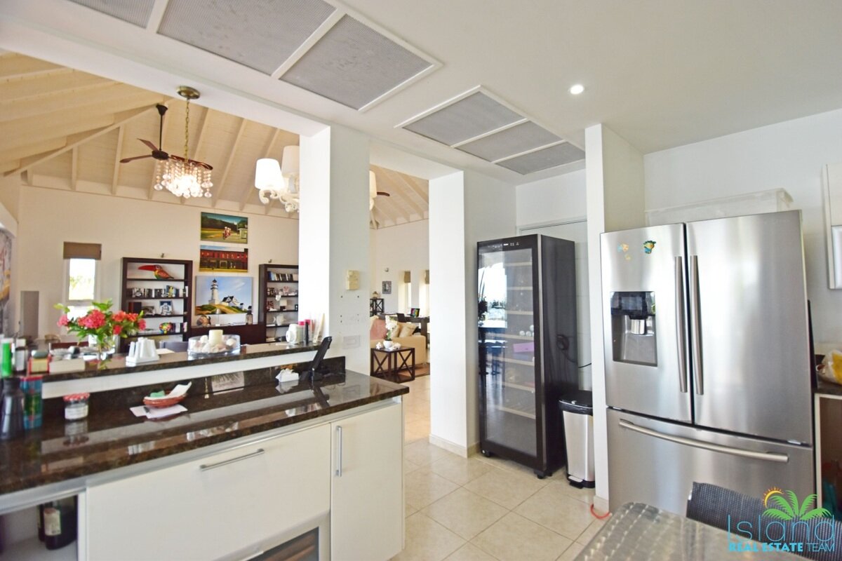 5 Bedroom Waterfront Villa + Private Boatdock