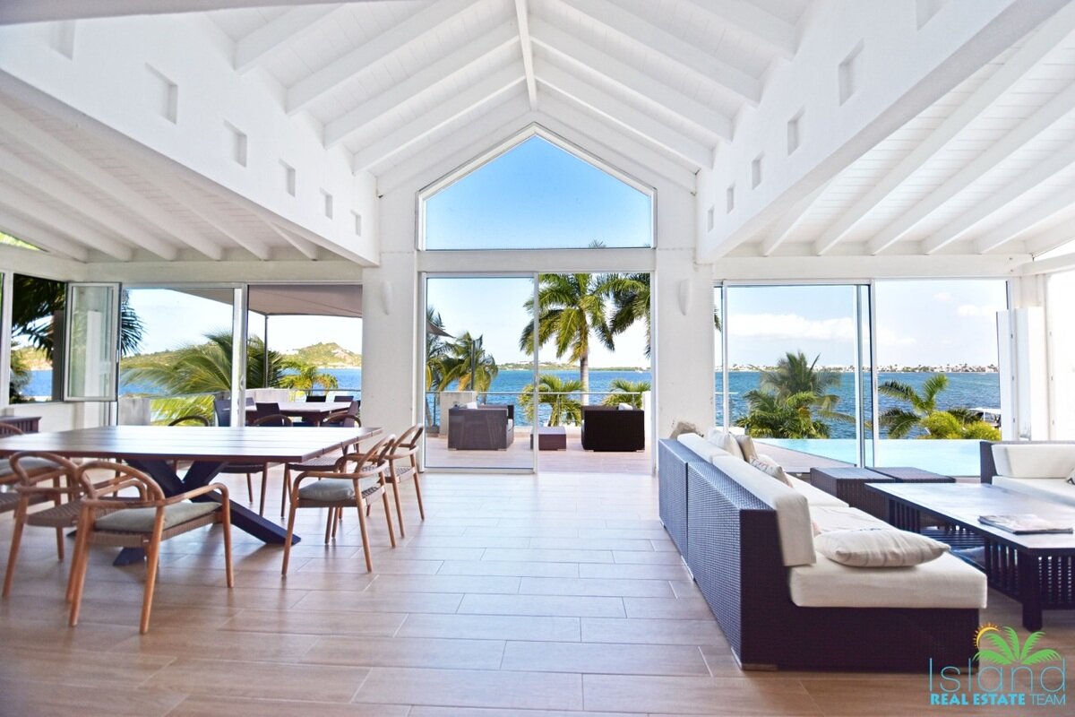 5 Bedroom Waterfront Villa + Private Boatdock