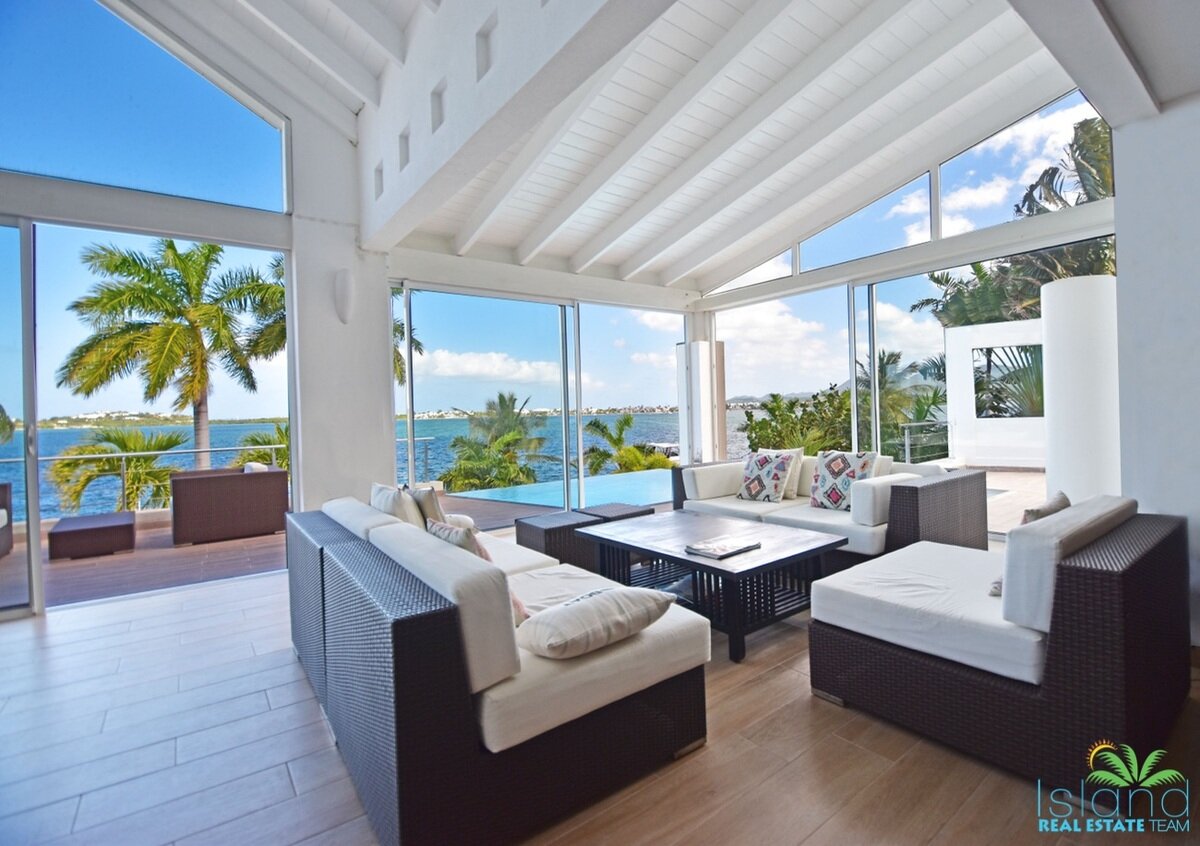 5 Bedroom Waterfront Villa + Private Boatdock