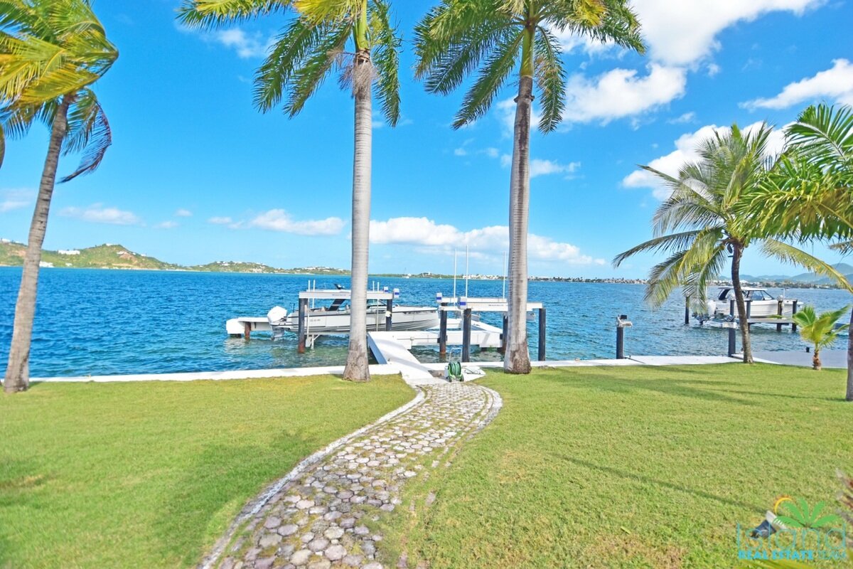 5 Bedroom Waterfront Villa + Private Boatdock