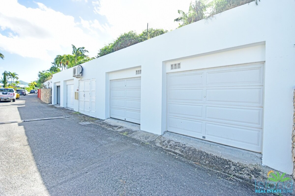 5 Bedroom Waterfront Villa + Private Boatdock