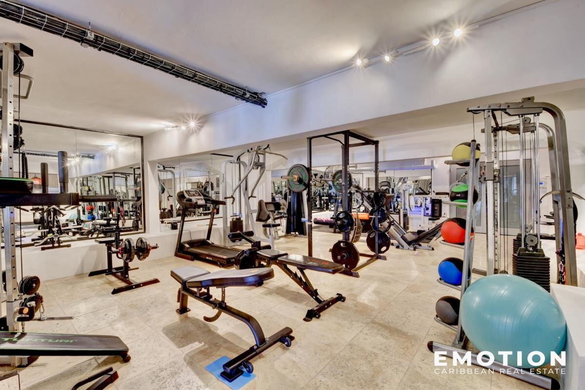 Exceptional property with sea view 971 m2 + 10,000 m2 of l