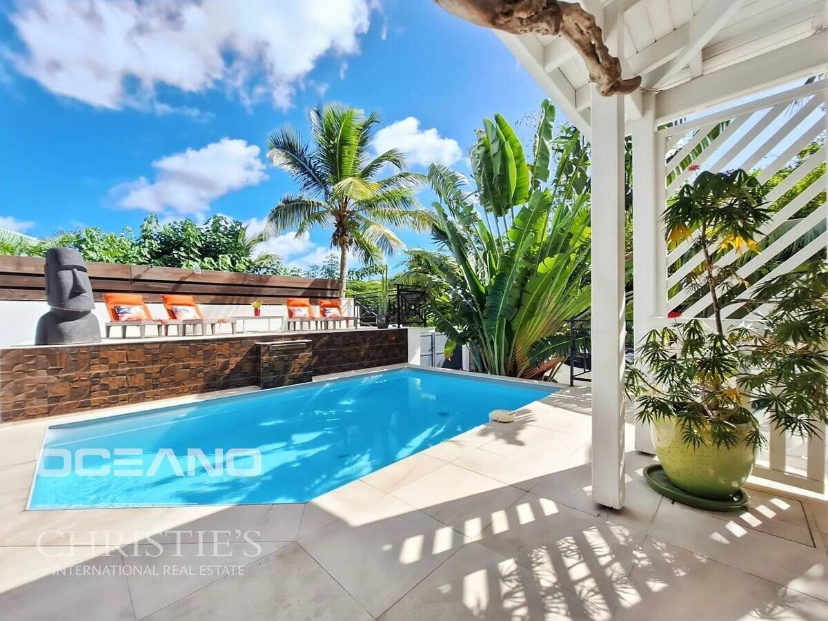 Stunning 4-Bedroom Villa on Spacious Plot - Orient Bay