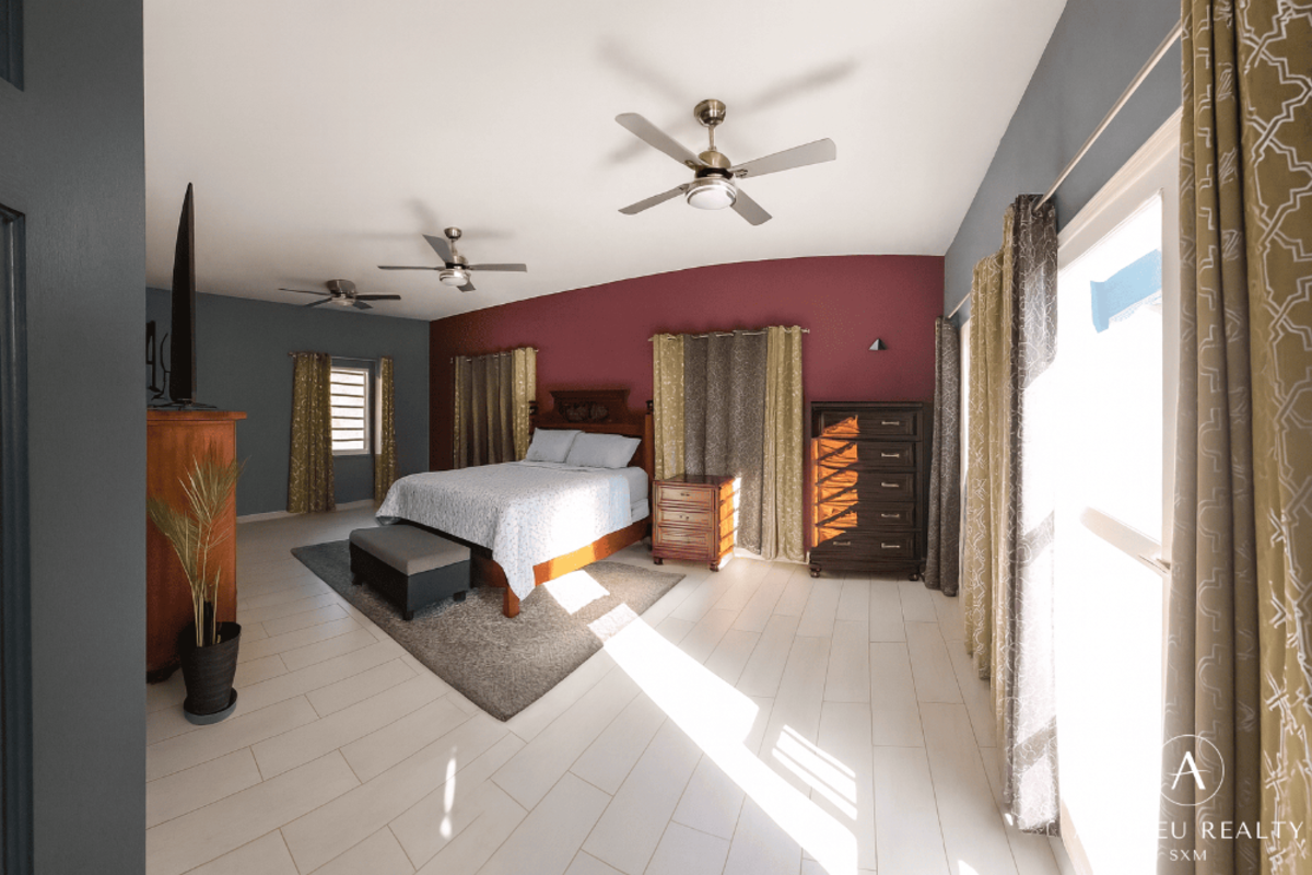 Propriété à revenus avec vue lagune – Diamond Hill