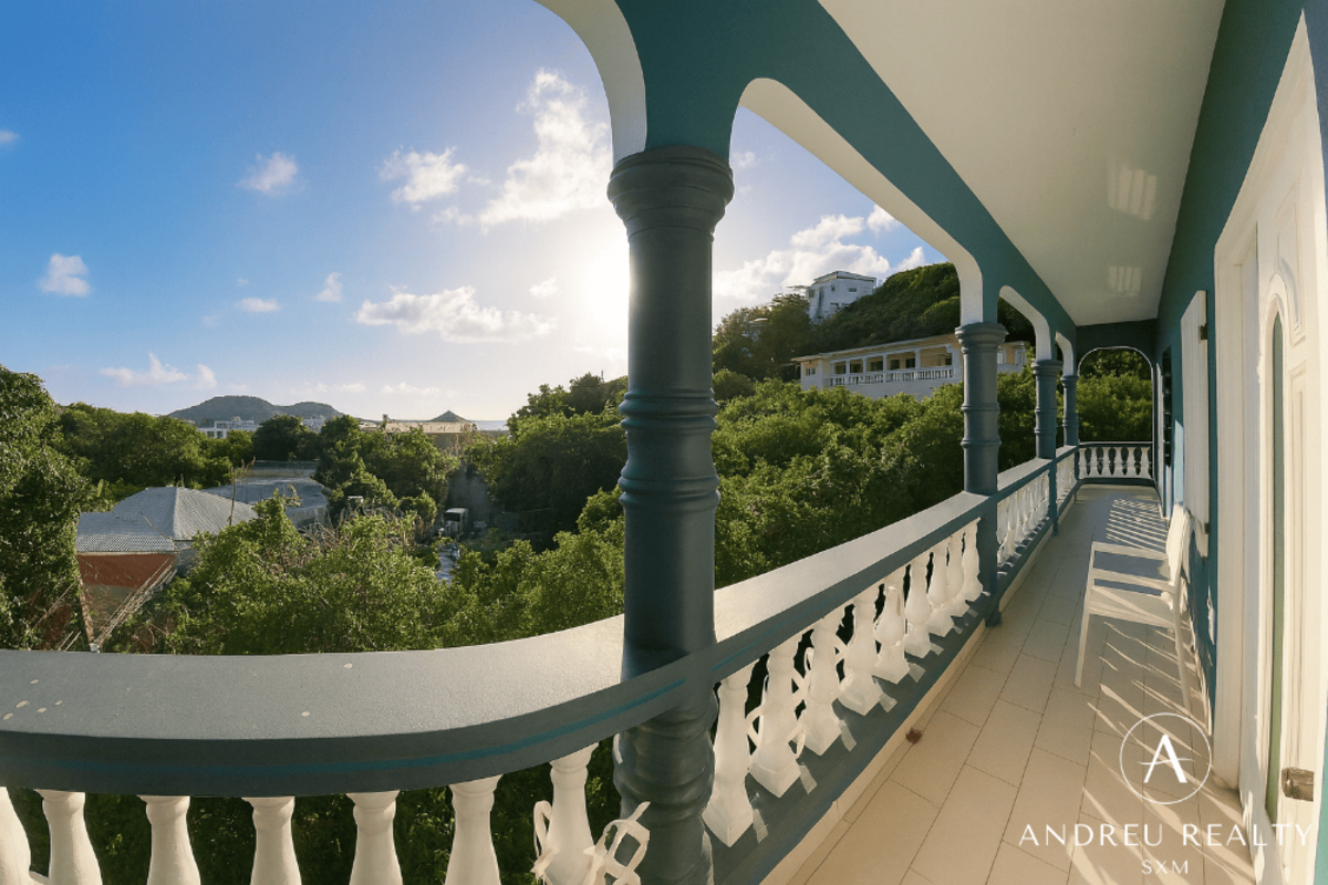 Propriété à revenus avec vue lagune – Diamond Hill