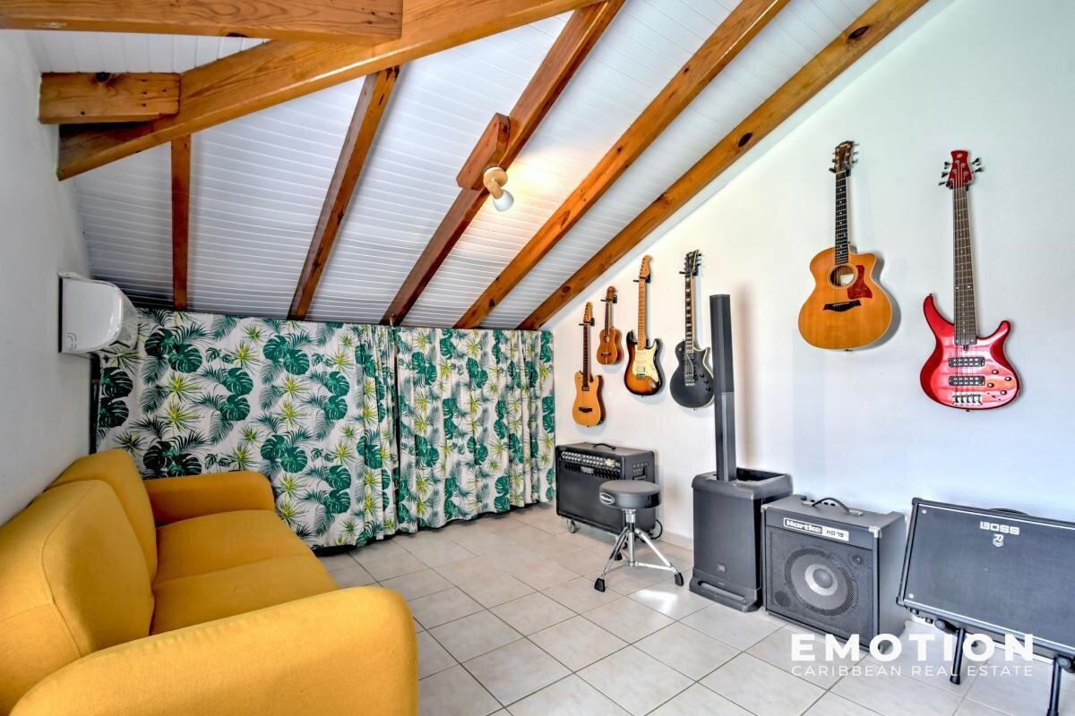 4-room house with sea view - Oyster Pond