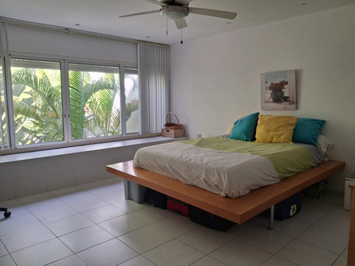 Cupecoy Beach, cozy 2 bed