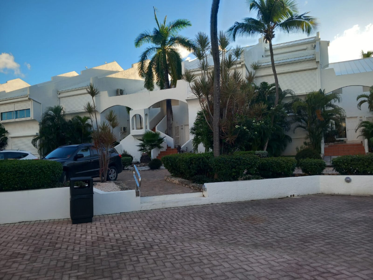 Cupecoy Beach, cozy 2 bed