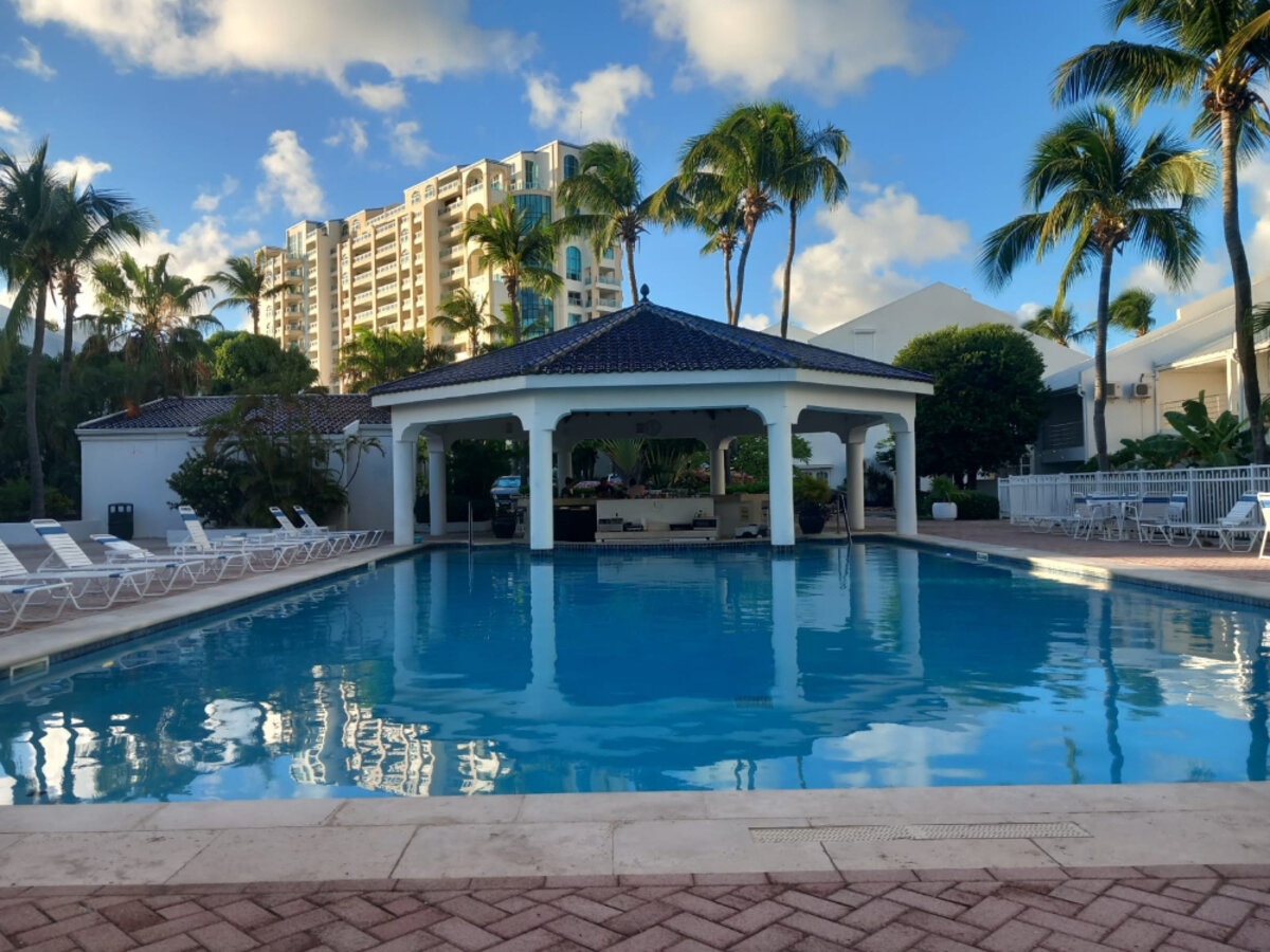 Cupecoy Beach, cozy 2 bed