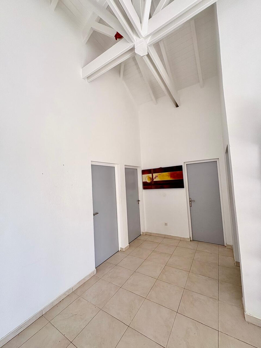 Magnificent 4-room apartment of 78 m2 with sea view