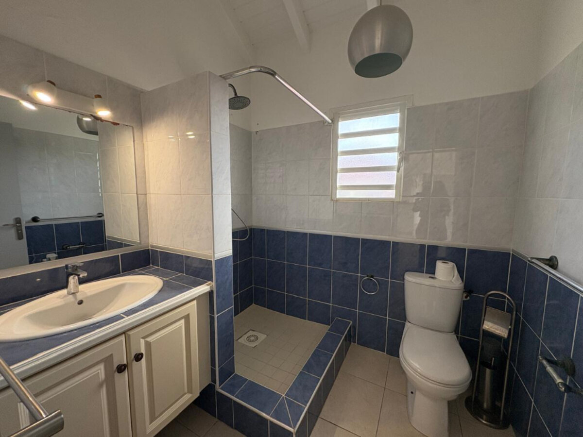 Magnificent 4-room apartment of 78 m2 with sea view